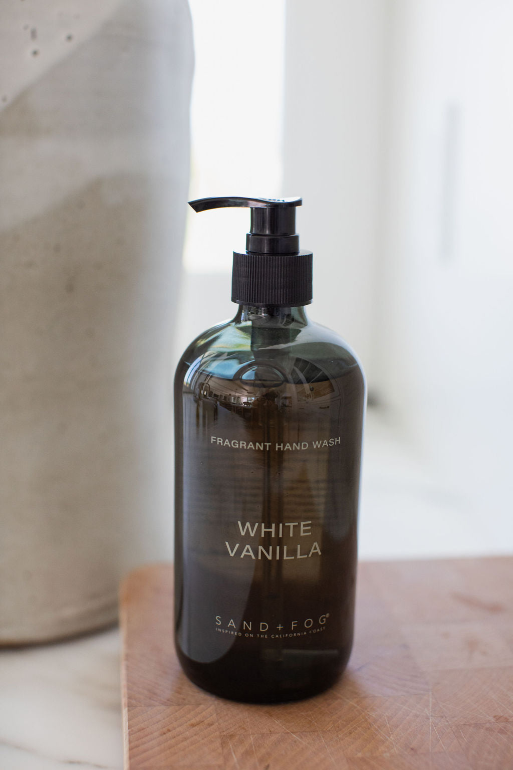 Elegant White Vanilla 15.7 oz Liquid Hand Soap